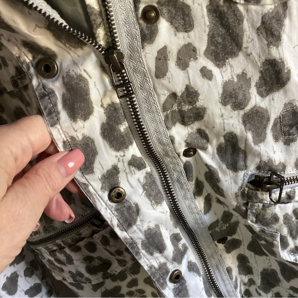 Stylish Leopard Print Utility Jacket - Picture 5 of 8